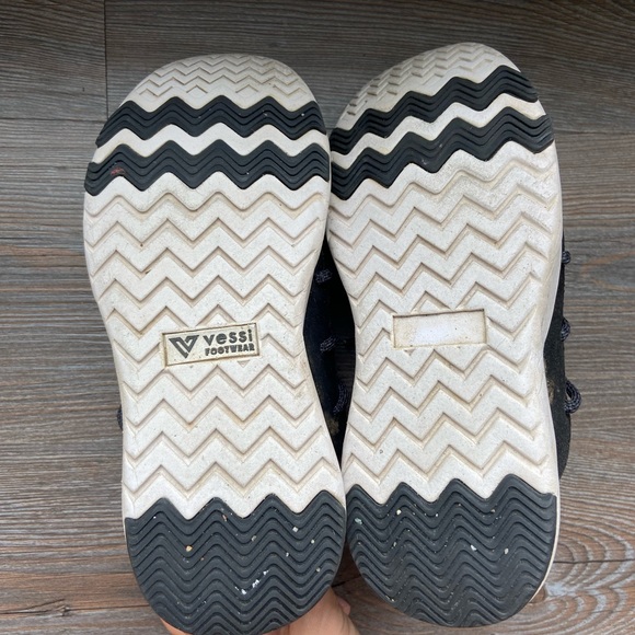 Vessi Flashknit Sneaker - Picture 5 of 7